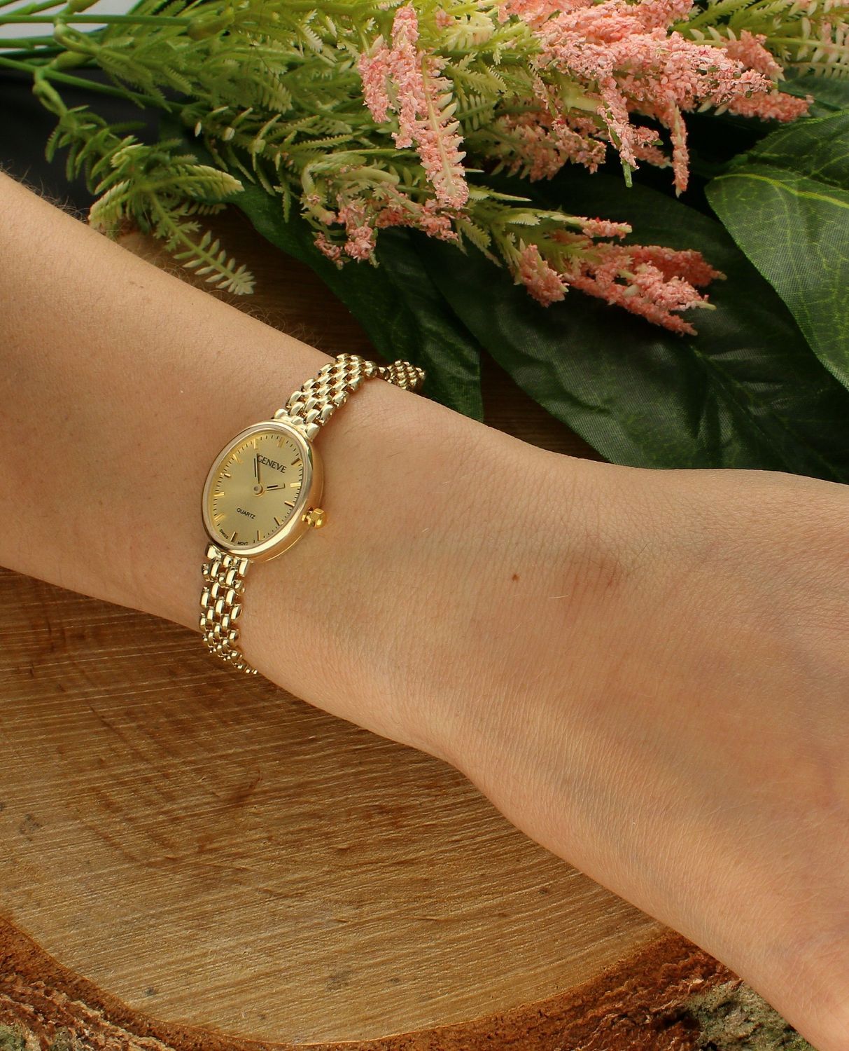 Damski zegarek złoty GENEVE ZG 147 wyposażony jest w kwarcowy mechanizm, zasilany za pomocą baterii. Posiada bardzo wysoką dokładność mierzenia czasu +- 10 sekund w przeciągu 30 d (2).jpg